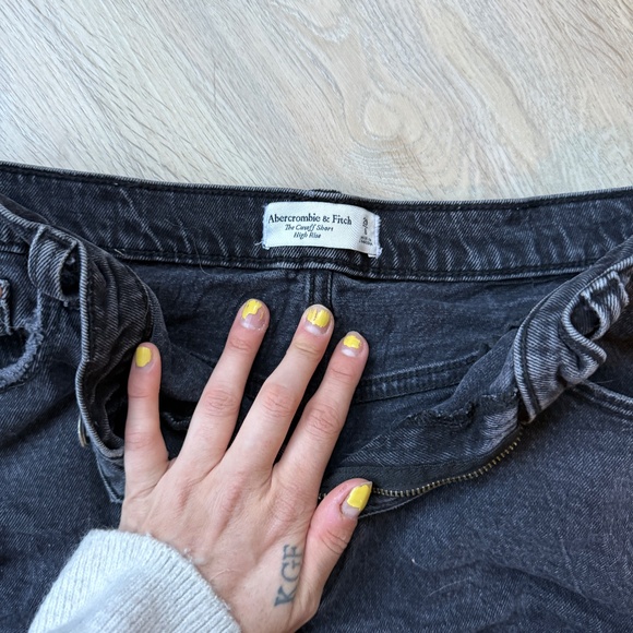 Lot of four pairs of women's Abercrombie shorts, size 28/29 - Picture 4 of 12